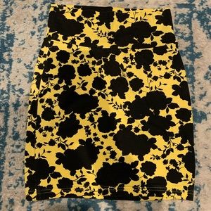 Black & Yellow Floral Forever 21 Mini Skirt 💛
